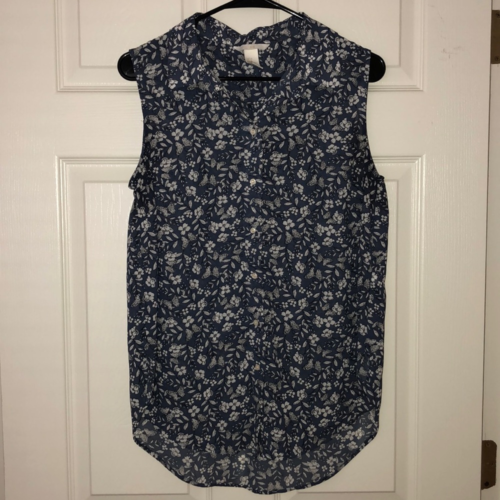 H&M Sleeveless Button Down collared Shirt